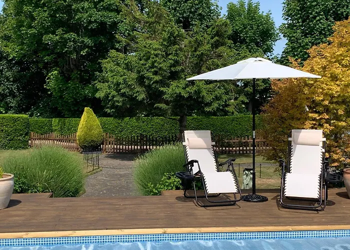 Igguldene Retreat with Exclusive Jacuzzi